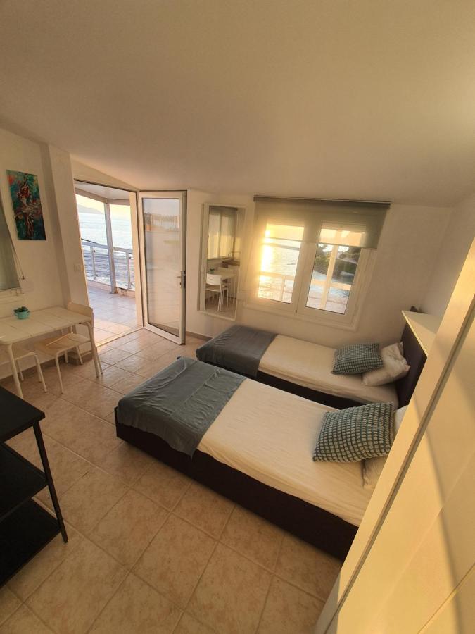 Sunset_Apartments Only 15 Meters From The Sea Neos Marmaras Exterior photo