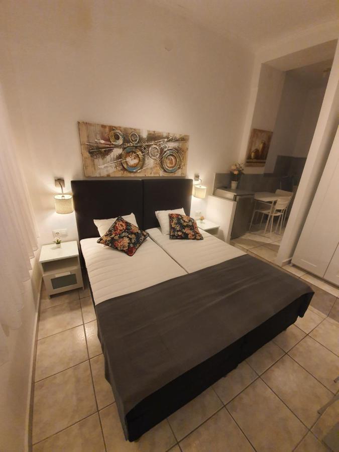 Sunset_Apartments Only 15 Meters From The Sea Neos Marmaras Exterior photo