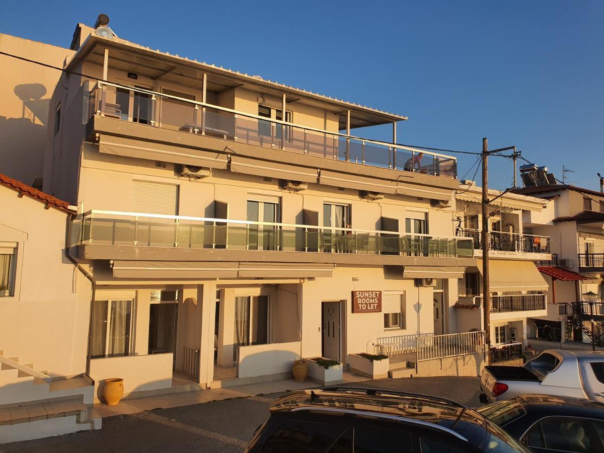 Sunset_Apartments Only 15 Meters From The Sea Neos Marmaras Exterior photo
